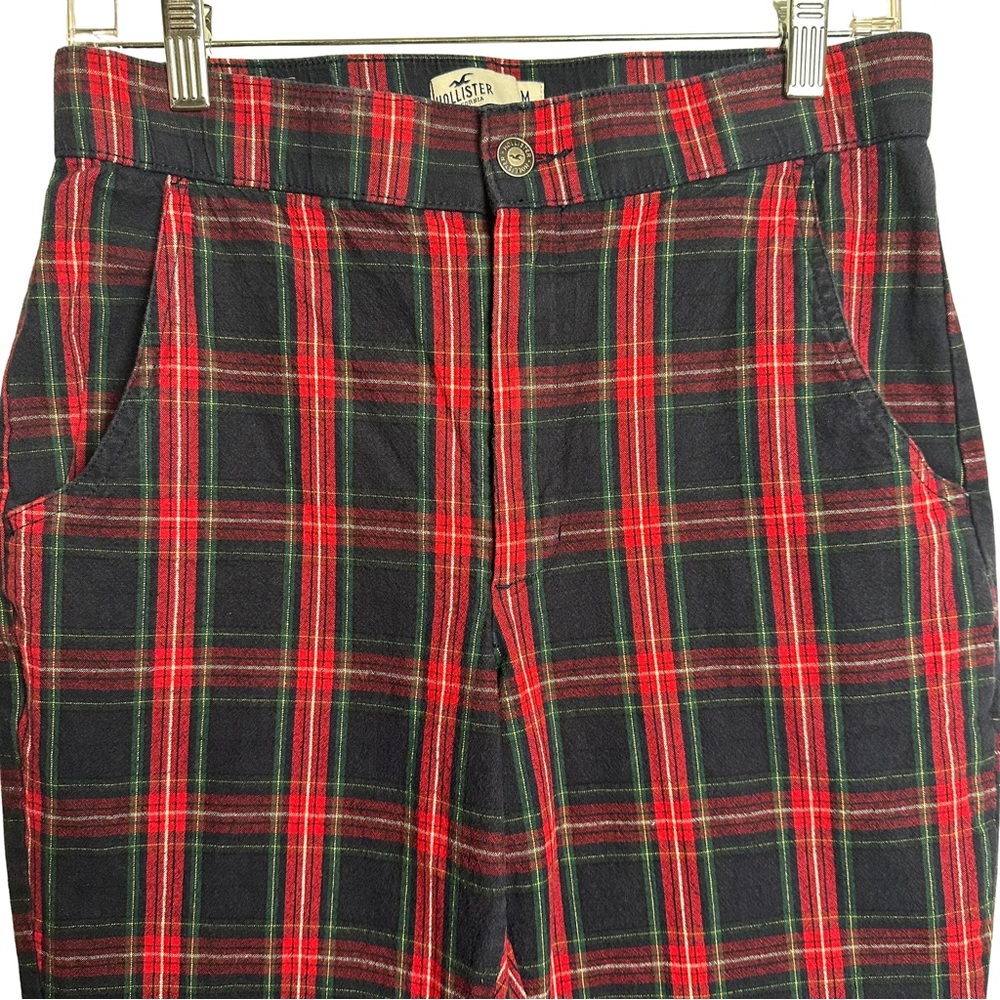 Hollister Red and Navy Plaid Chinos Women’s Medium. Great for holidays!